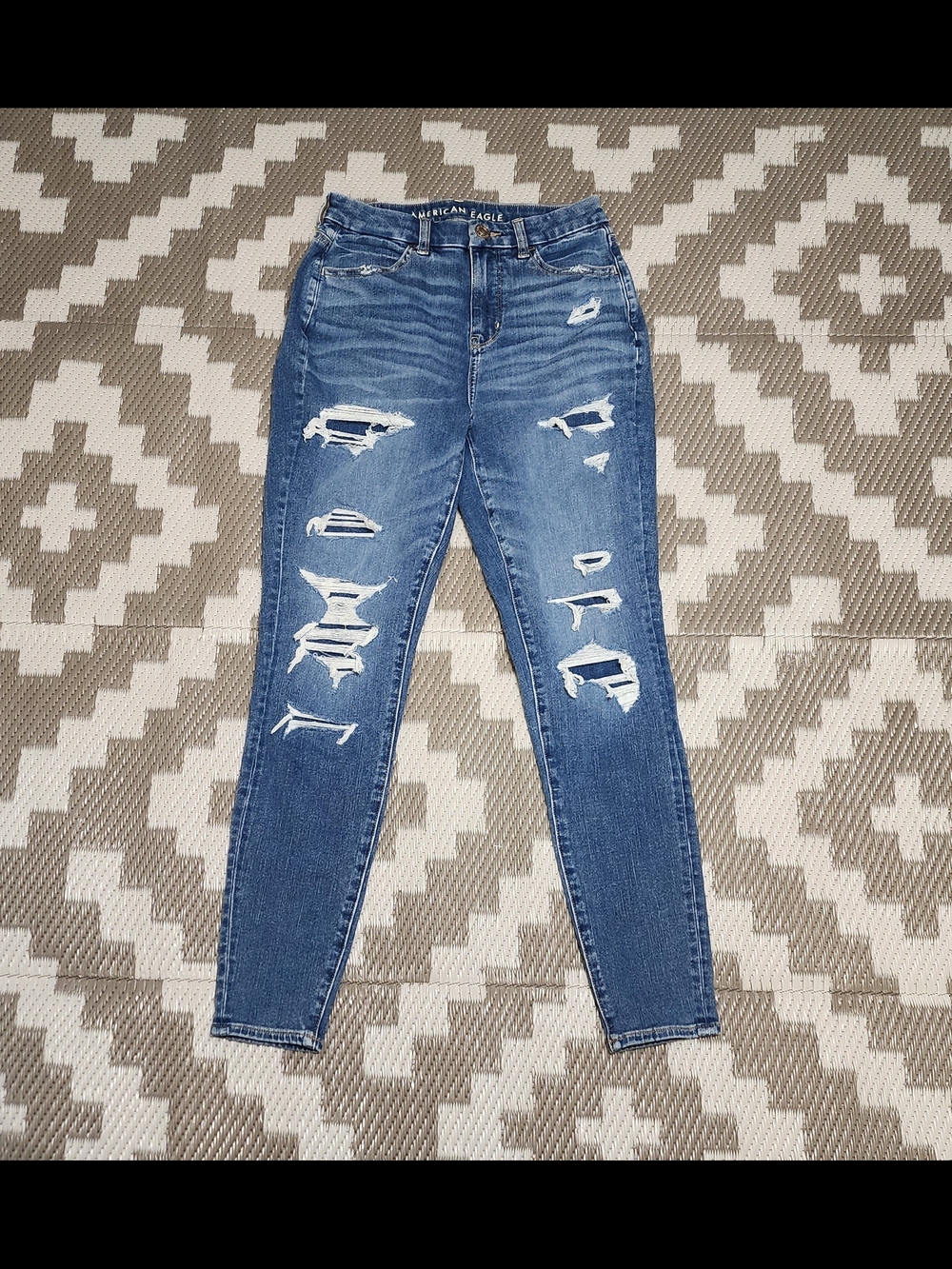 American Eagle Outfitters Women's Distressed Blue Jeans